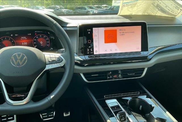 Photo of 2025 Deep Black Pearl Effect Volkswagen Atlas