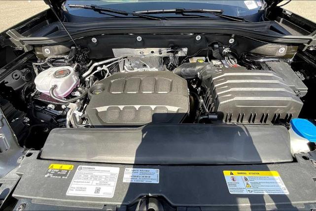 Photo of 2025 Deep Black Pearl Effect Volkswagen Atlas