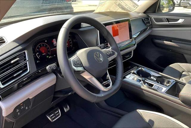 Photo of 2025 Deep Black Pearl Effect Volkswagen Atlas