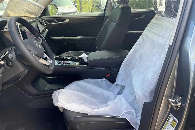 Photo of 2025 Platinum Gray Metallic Volkswagen Atlas