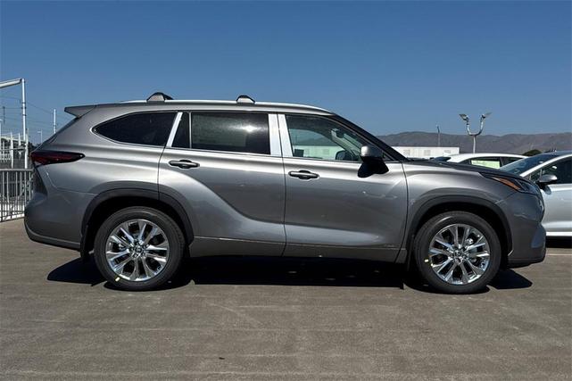 Photo of 2025 Heavy Metal Toyota Highlander Hybrid