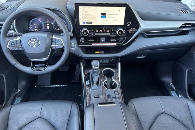 Photo of 2025 Heavy Metal Toyota Highlander Hybrid