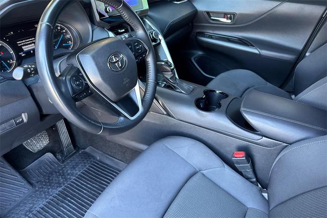 Photo of 2024 Coastal Gray Metallic Toyota Venza
