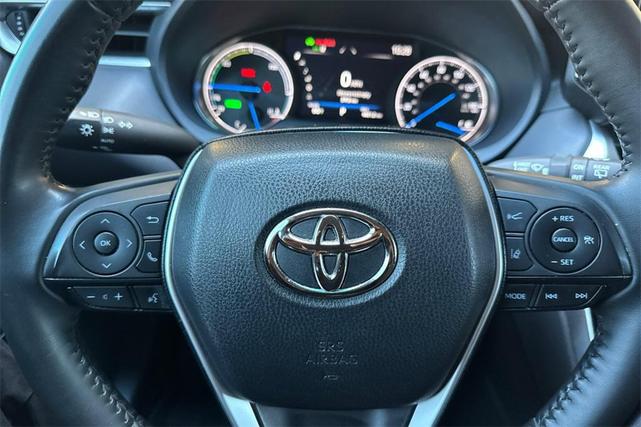 Photo of 2024 Coastal Gray Metallic Toyota Venza