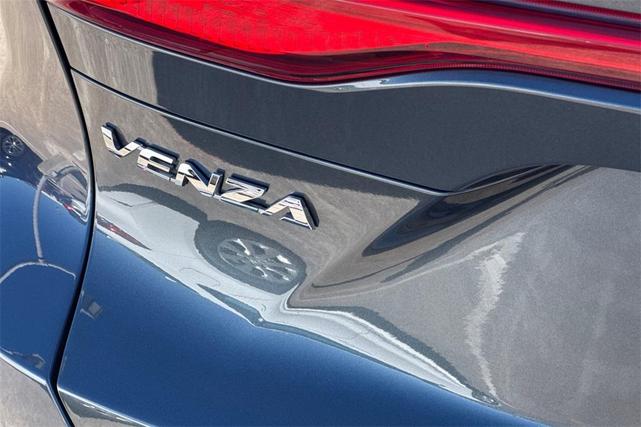Photo of 2024 Coastal Gray Metallic Toyota Venza