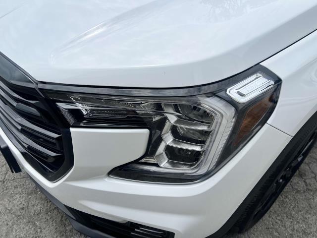 Photo of 2024 Summit White GMC Terrain