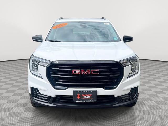 Photo of 2024 Summit White GMC Terrain