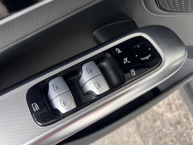 Photo of 2024 Wh Mercedes-Benz GLC 300
