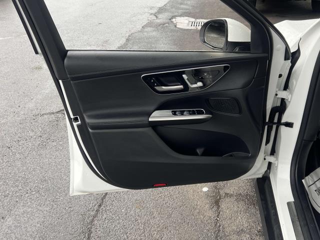 Photo of 2024 Wh Mercedes-Benz GLC 300