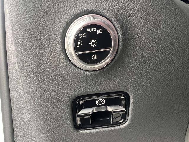 Photo of 2024 Wh Mercedes-Benz GLC 300