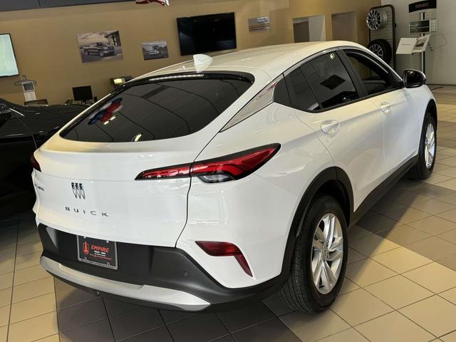 Photo of 2025 Summit White Buick Envista