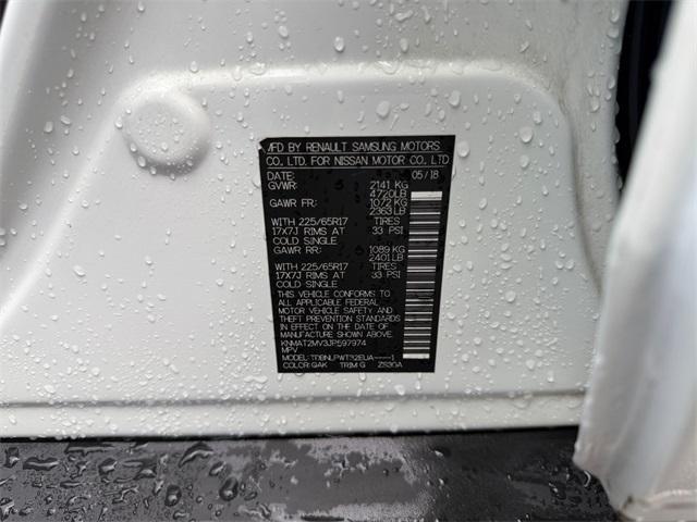 Photo of 2018 Glacier White Nissan Rogue