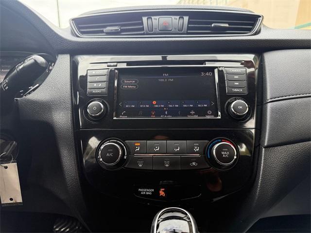 Photo of 2018 Glacier White Nissan Rogue