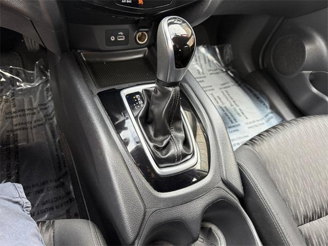 Photo of 2018 Glacier White Nissan Rogue