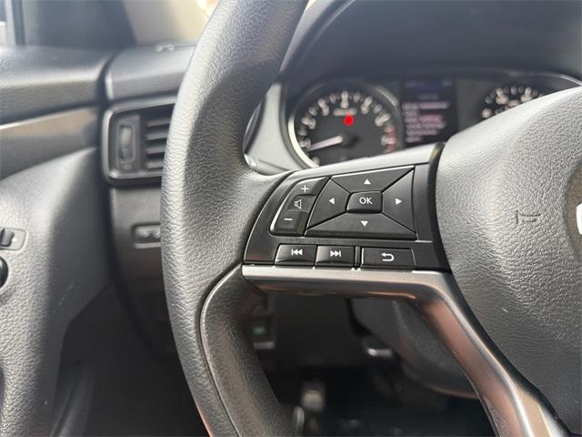 Photo of 2018 Glacier White Nissan Rogue