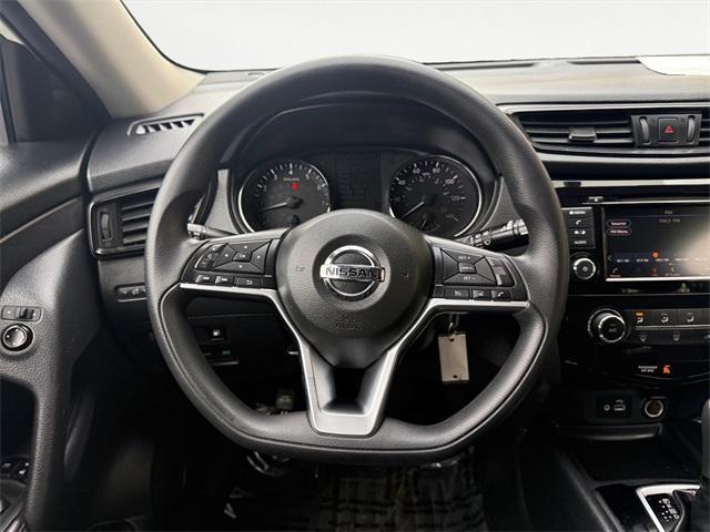 Photo of 2018 Glacier White Nissan Rogue