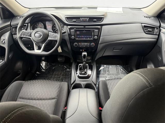 Photo of 2018 Glacier White Nissan Rogue