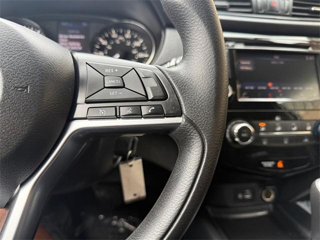 Photo of 2018 Glacier White Nissan Rogue