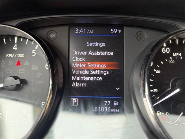 Photo of 2018 Glacier White Nissan Rogue
