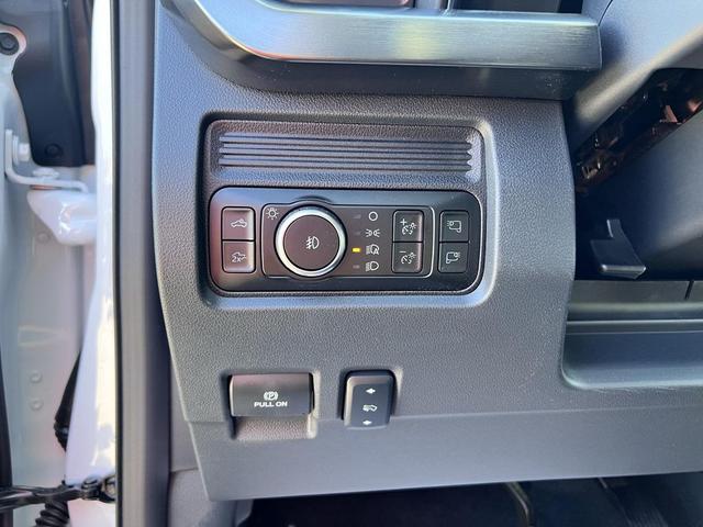 Photo of 2025 Oxford White Ford F-350