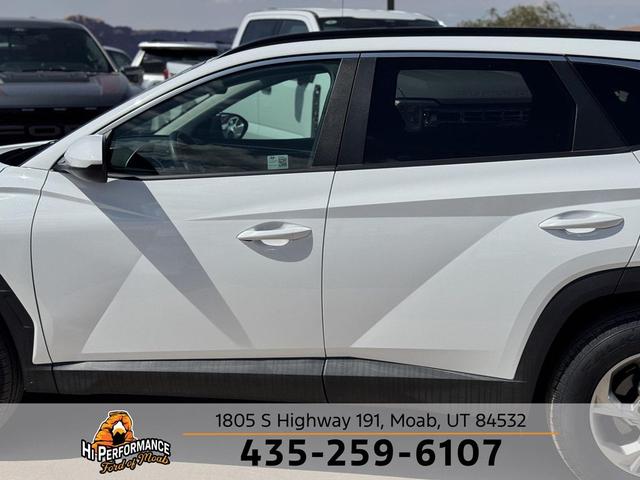 Photo of 2024 White Pearl Hyundai TUCSON