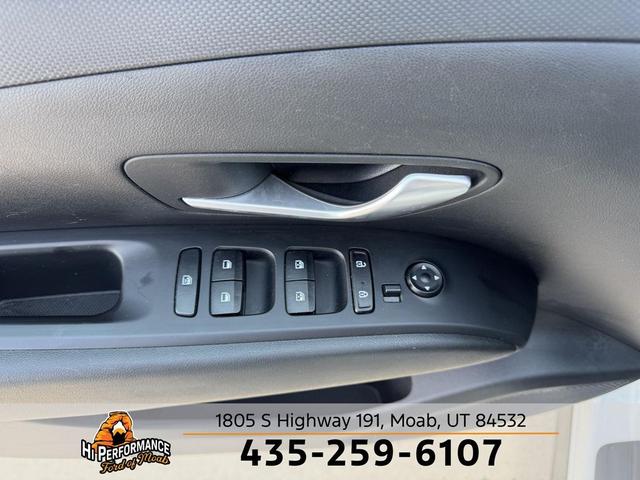 Photo of 2024 White Pearl Hyundai TUCSON