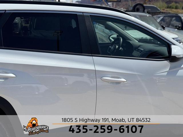Photo of 2024 White Pearl Hyundai TUCSON