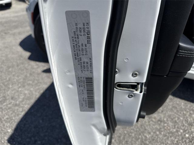 Photo of 2016 Bright White Clearcoat Dodge Charger