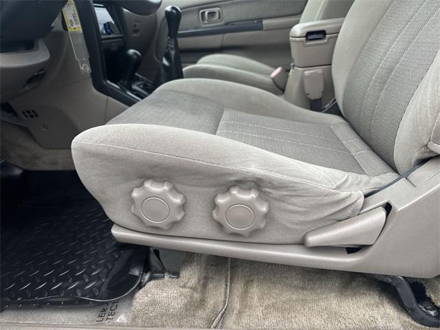 Photo of 2004 Sand Dune Clearcoat Metallic Nissan Frontier