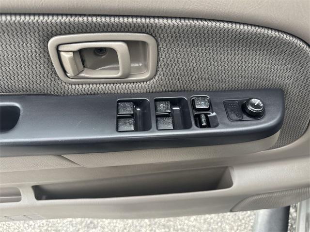 Photo of 2004 Sand Dune Clearcoat Metallic Nissan Frontier