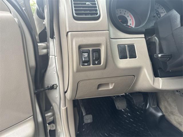 Photo of 2004 Sand Dune Clearcoat Metallic Nissan Frontier