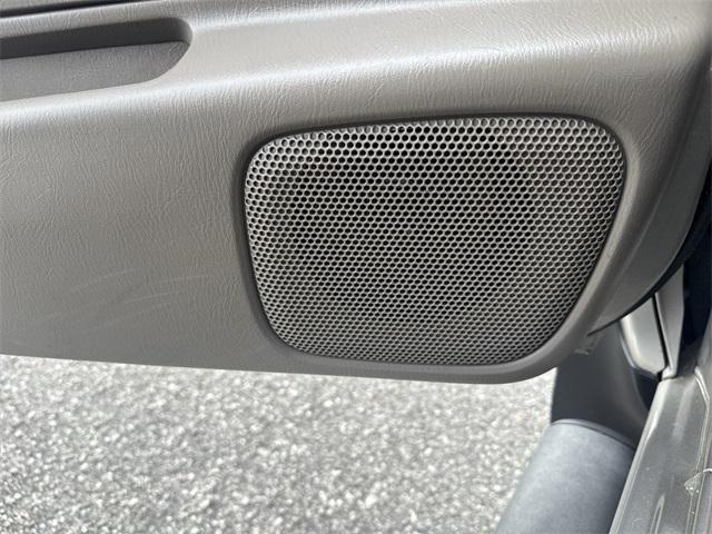 Photo of 2004 Sand Dune Clearcoat Metallic Nissan Frontier