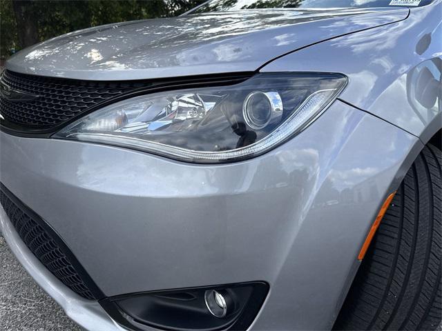 Photo of 2019 Billet Silver Metallic Clearcoat Chrysler Pacifica