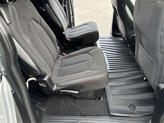 Photo of 2019 Billet Silver Metallic Clearcoat Chrysler Pacifica