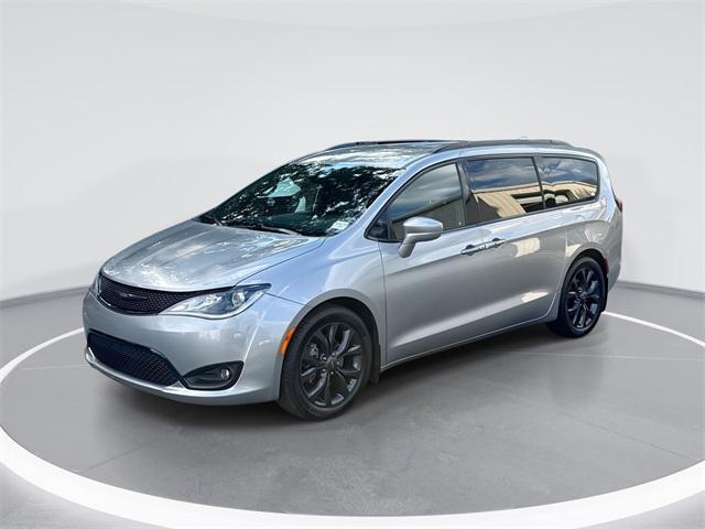 Photo of 2019 Billet Silver Metallic Clearcoat Chrysler Pacifica