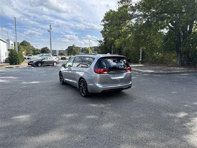 Photo of 2019 Billet Silver Metallic Clearcoat Chrysler Pacifica