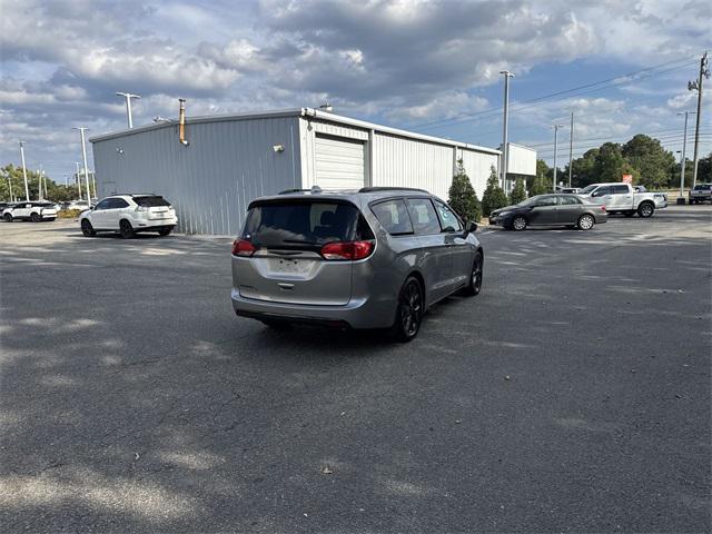 Photo of 2019 Billet Silver Metallic Clearcoat Chrysler Pacifica