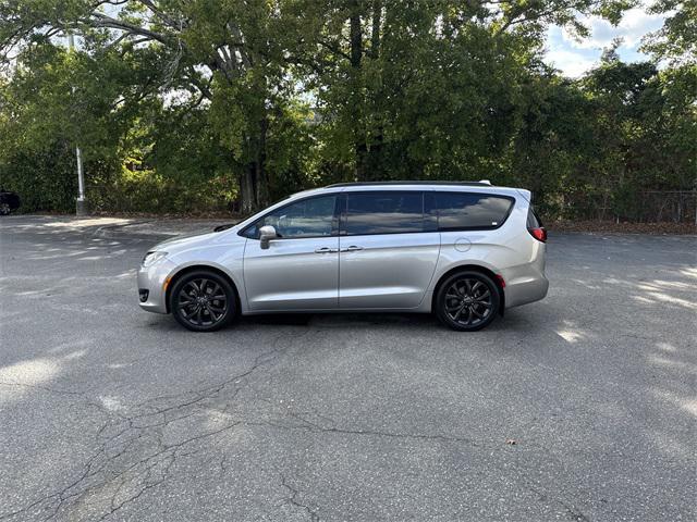 Photo of 2019 Billet Silver Metallic Clearcoat Chrysler Pacifica
