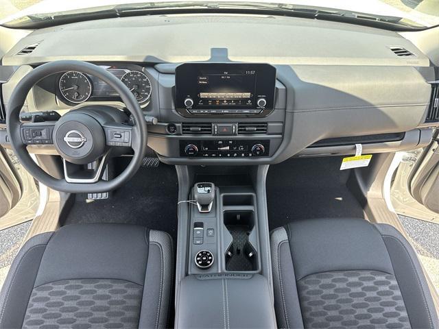 Photo of 2025 Glacier White Nissan Pathfinder