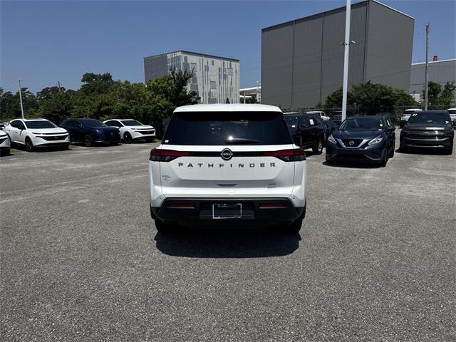 Photo of 2025 Glacier White Nissan Pathfinder