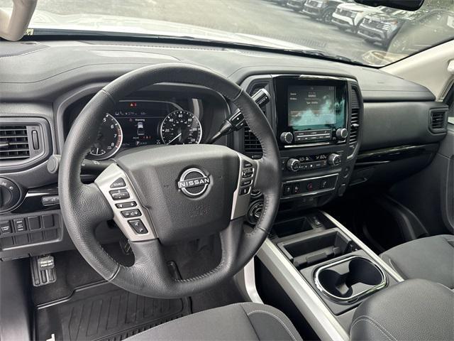 Photo of 2024 Glacier White Nissan Titan