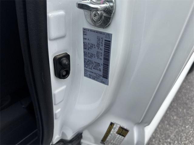 Photo of 2024 Glacier White Nissan Titan