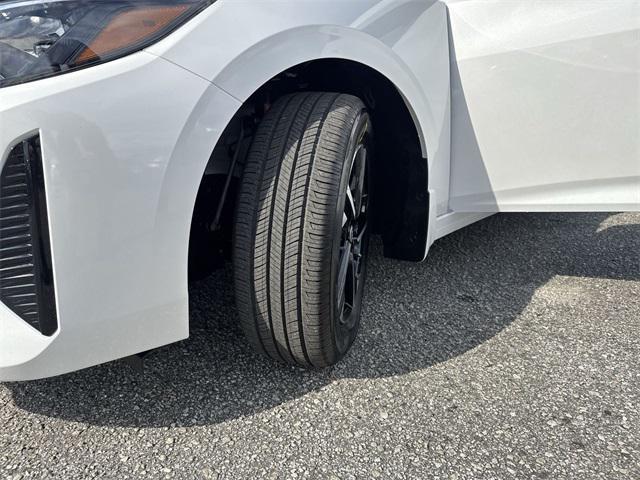Photo of 2025 Aspen White Tricoat Nissan Sentra