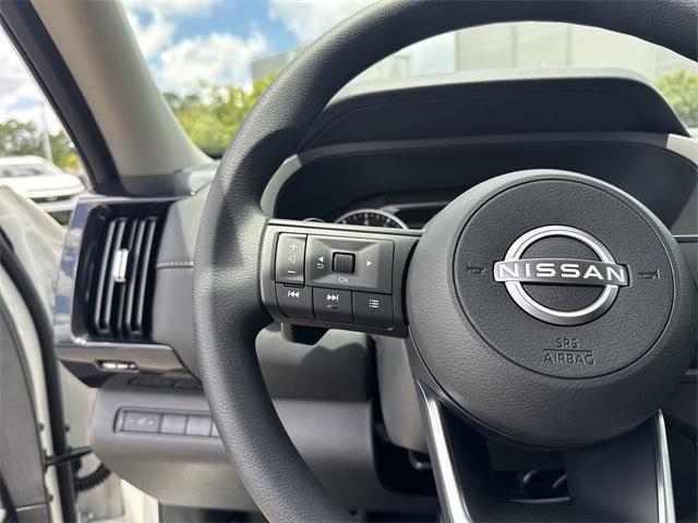 Photo of 2025 Glacier White Nissan Pathfinder