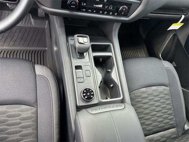 Photo of 2025 Glacier White Nissan Pathfinder