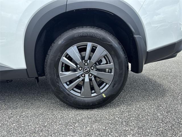 Photo of 2025 Glacier White Nissan Pathfinder