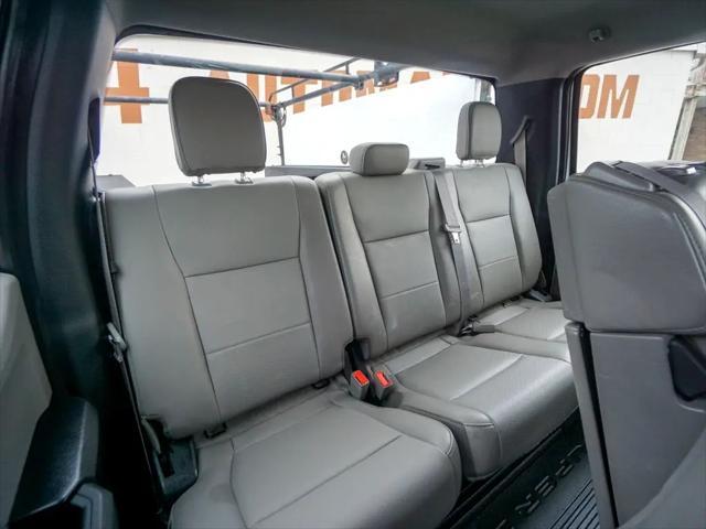 Photo of 2019 Oxford White Ford F-350