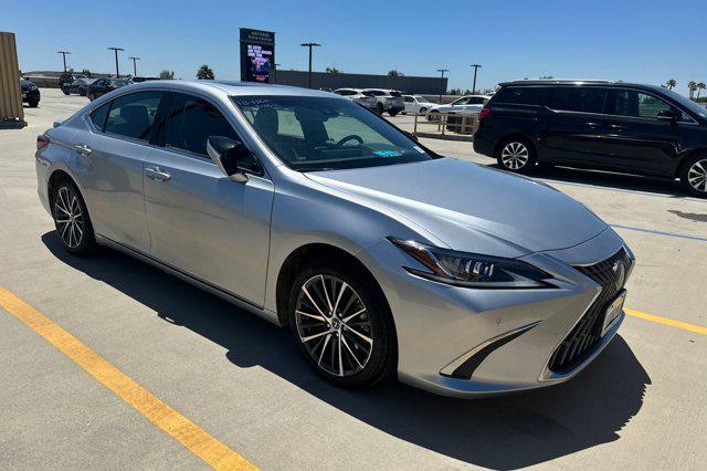Photo of 2023 Iridium Lexus ES 300h