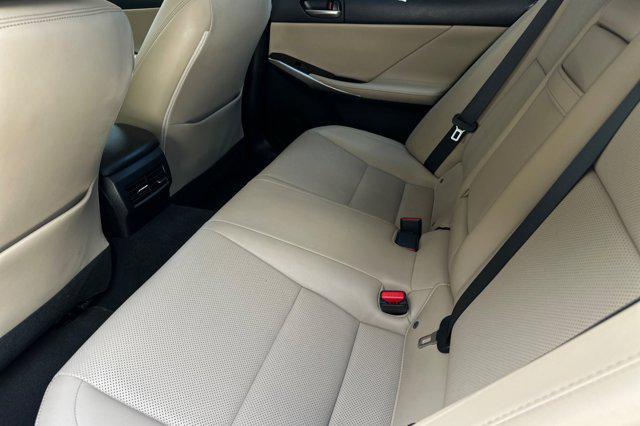Photo of 2018 Silver Lexus IS 300