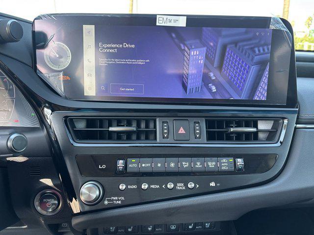 Photo of 2025 Eminent White Pearl Lexus ES 300h